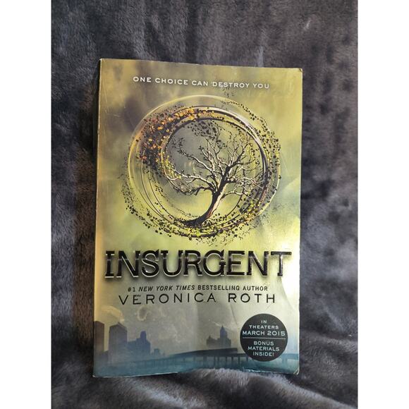 Insurgent by Veronica Roth - Picture 1 of 4